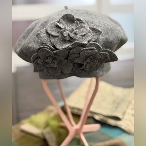 Elegant Betmar Gray 80% Wool Floral Women's Barrette